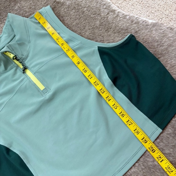 Sleeveless Half Zip Cropped Top - Picture 9 of 10